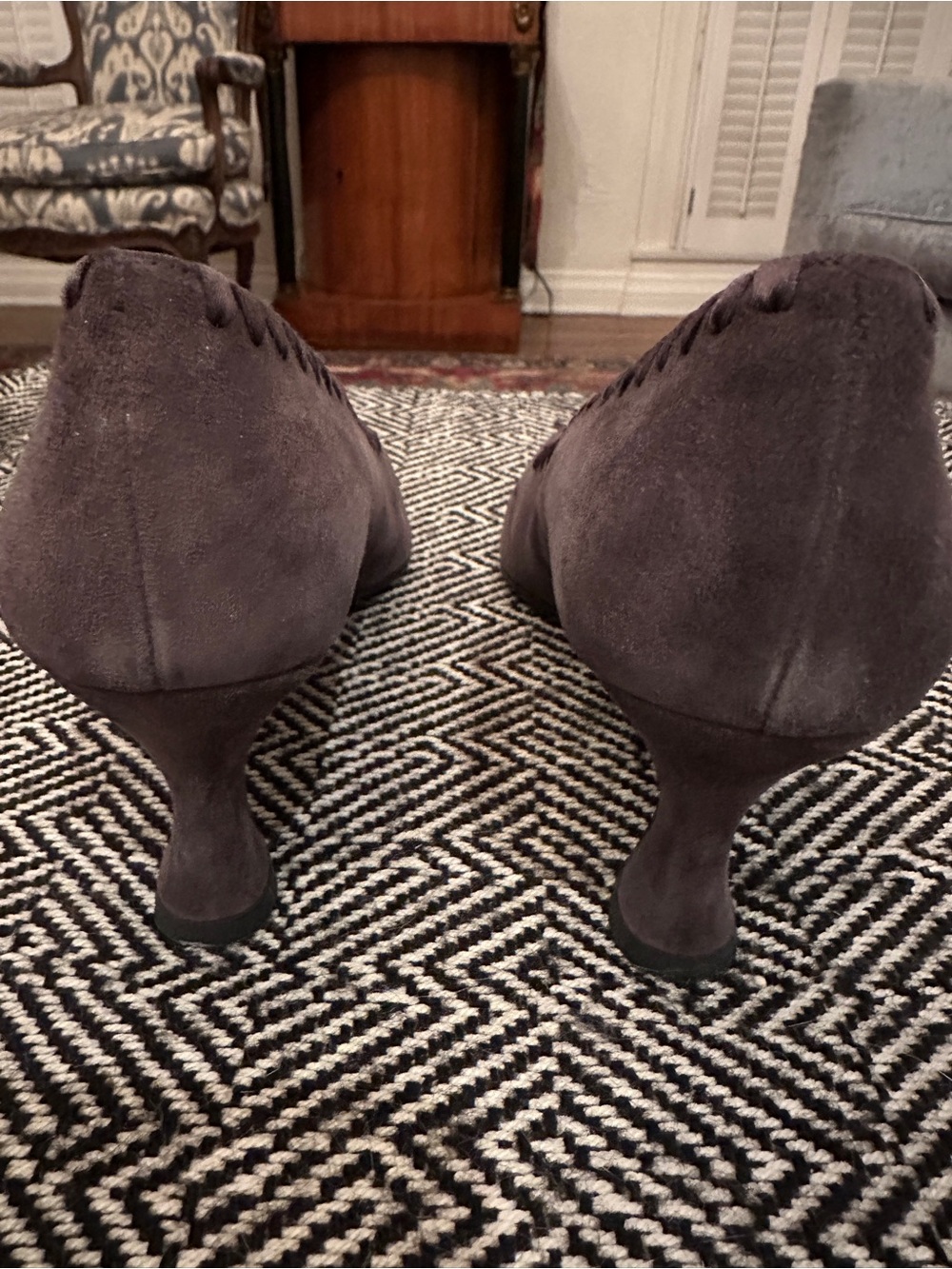 Charles Jourdan Grey Suede Pointed Pumps - Picture 3 of 5